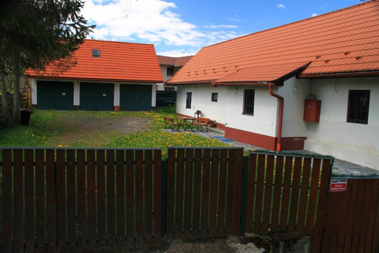 Urbarsky Dom Villa ลิปโตว์สกียาน ภายนอก รูปภาพ